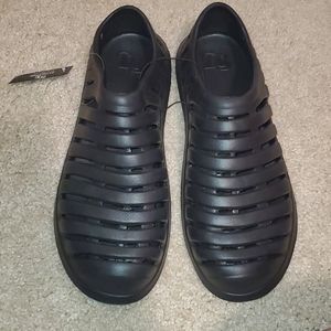 Mens sandals size 10-11